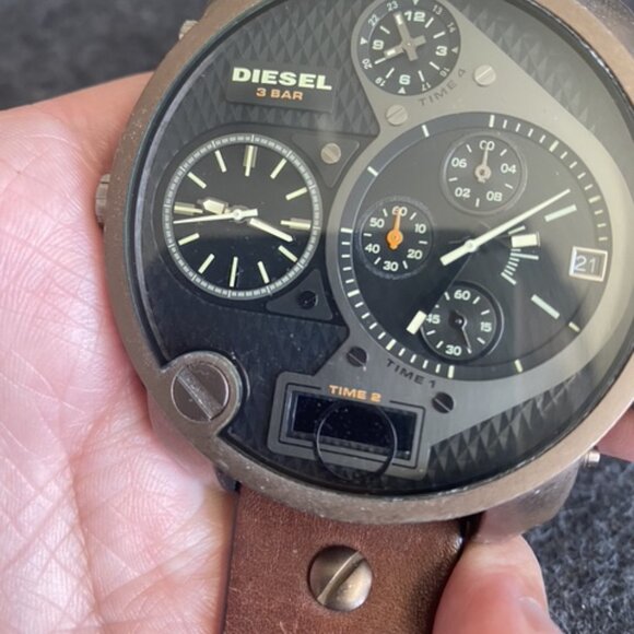 Diesel 3 Bar Watch - Picture 4 of 4
